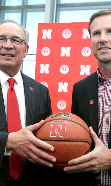 Huskers' Hoiberg owes millions if he leaves for college job